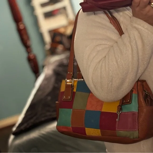 FINALPRIZEš„Fossil Colorful Patchwork Leather Shoulder Bag has chain with pearls - Picture 7 of 15